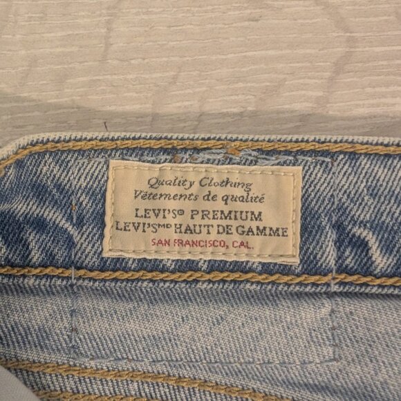 Levi's Light Wash Jeans - Picture 4 of 8